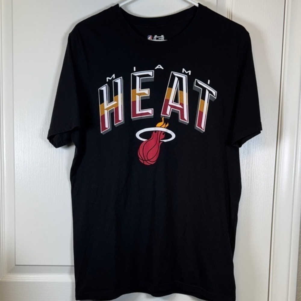 NBA Miami Heat Basketball Black Graphic Shirt Size Med EUC #5693